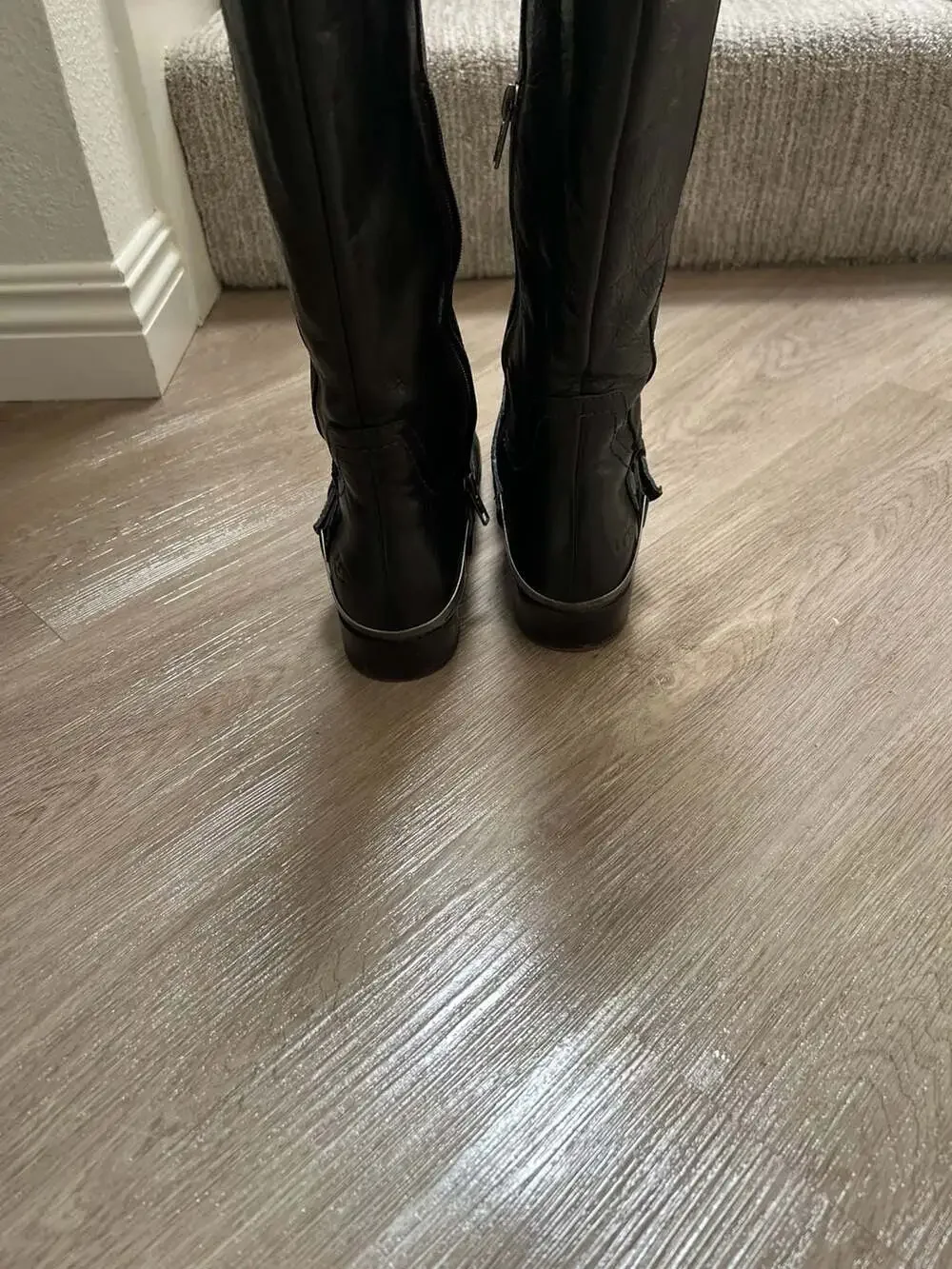 UGG - Picture 4 of 16